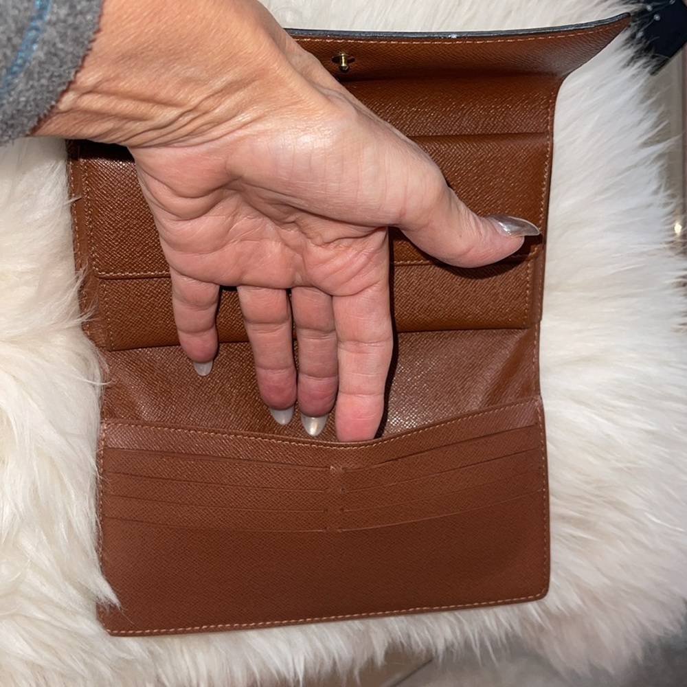 Like New Louis Vuitton Monogram Pattern Leather Continental Wallet. - Picture 6 of 14